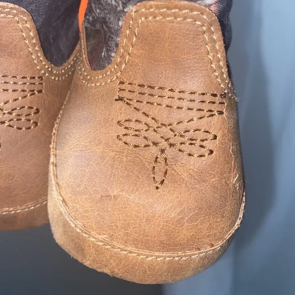 Like new baby camo cowboy boots! Worn once! - Picture 10 of 13
